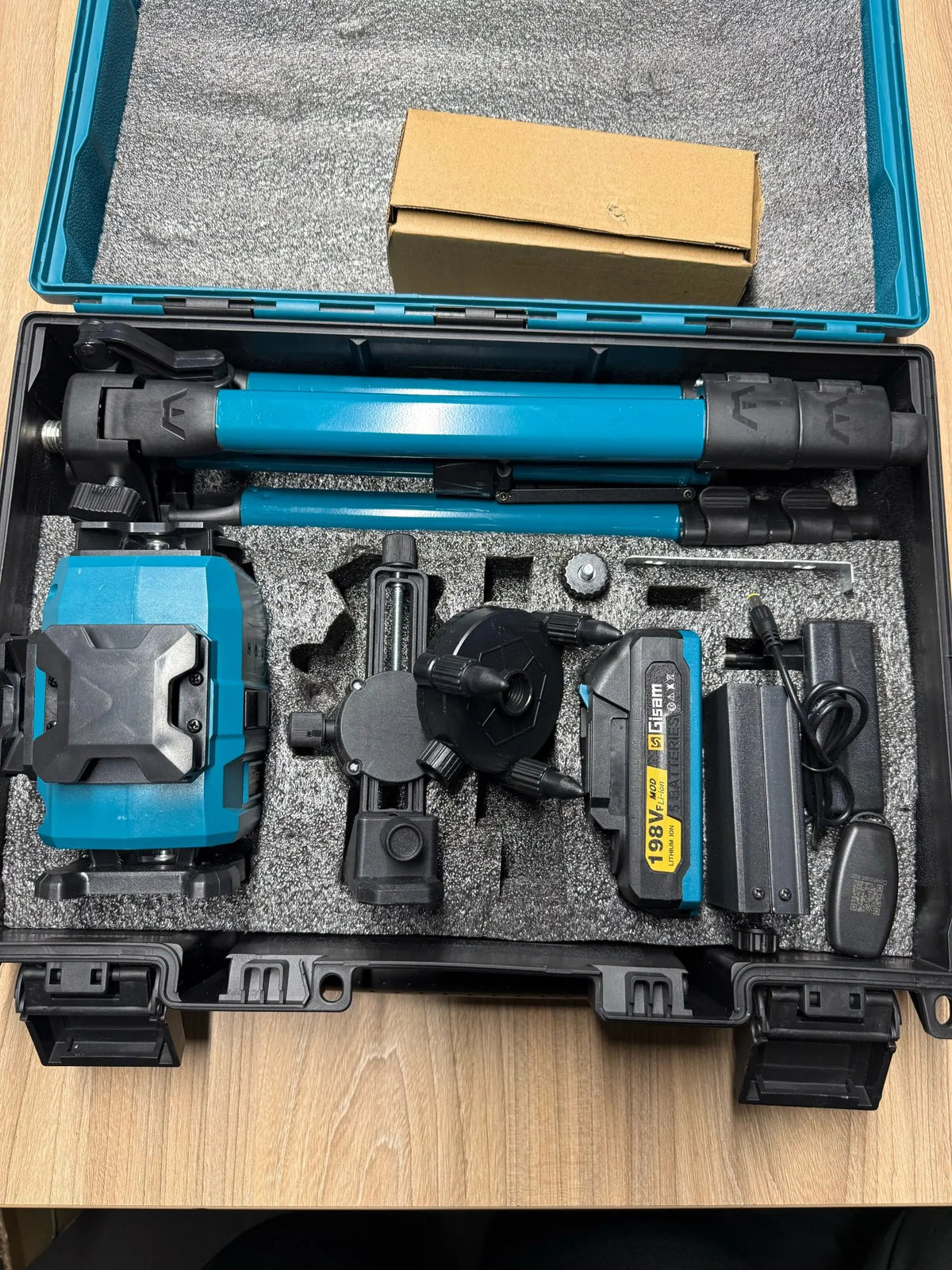 Niveau laser 4D 16 lignes 360° Gisam — Faisceau vert — Compatible Makita 18V — Coffret complet