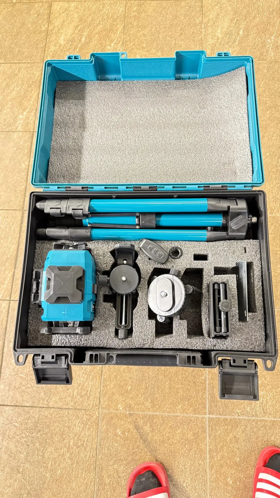Niveau laser 4D 16 lignes 360° Gisam — Faisceau vert — Compatible Makita 18V — Coffret complet